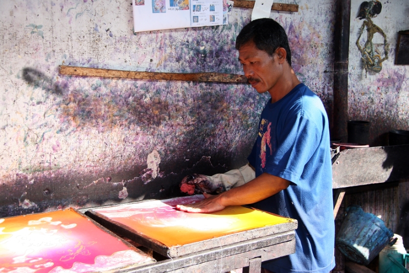 Batik factory, Java Yogyakarta Indonesia.jpg - Indonesia Java Yogyakarta. Batik factory